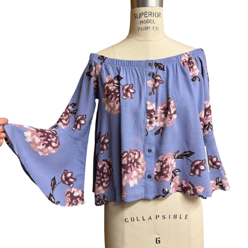 ASTR Amelia Off Shoulder Periwinkle Floral Top Purple Size S Cottagecore Boho